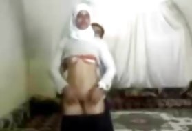 アジアの女装がオフィスで犯される