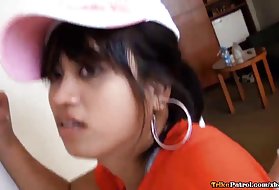 デュードは彼のアジアの恋人を共有