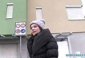 コックリーグリー・アシュリーは、堅い雄鶏の上でいくつかの思いがけない動きを破ります