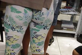 彼女のピンクを広げている嘘つきスリル