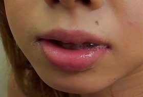 彼女の大きな揺れるおっぱいが彼を激しく怒らせる