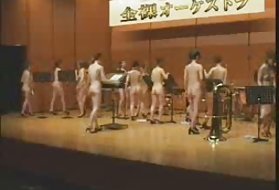 豪華なドイツ人のレズビアン達がバスルームでそれを手に入れます