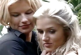 ジンジャーベイビーフェイレーガンは彼女のBFによって犯される