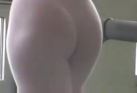 エボニーディスコクイーンは、彼女の娘のBFを示して何が良いファックです