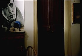 ティファニーはイースターのためのいくつかの卵を見つける