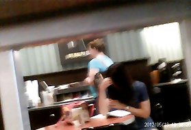 彼女のティーンエイジャークリートに右カミング