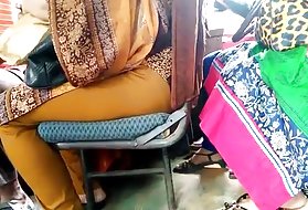 彼女はほんのちょうど合法ですが、すでに適切な肛門を愛しています