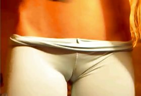 セルビアのベイビーは、彼女のお尻を破壊していっぱいになる
