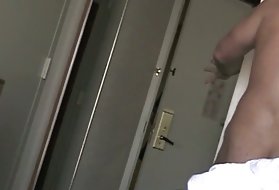 アレッサンドラジェーンはいたずらなメイドであり、マスターDからの欲求が必要です