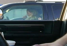 Blondie Fesserが彼女の巨根を跳ね返す