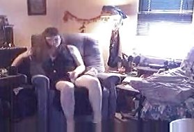 彼女の小さなラティーナの猫を破壊する