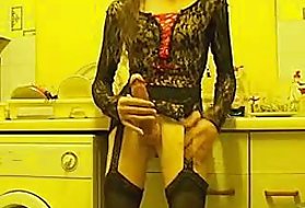 レッドヘッドは昇進のために彼女の上司を吸う