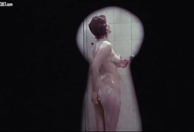レズビアンの女神シャーリー・モンロー、ストラップで犯される