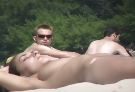 彼女の最初の公式ファック映画の準備ができてホットな赤いヘッドを喫煙